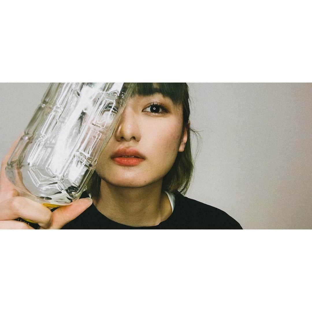 さののインスタグラム：「・ ・ ・  #ポートレート #セルフポートレート  #ファインダー越しの私の世界 #スクリーンに恋して #撮影 #儚くてどこか愛おしいような #デジタルでフィルムを再現したい #カメラ好きな人と繋がりたい #ファインダー越しの私の世界 #被写体 #何気ない瞬間を残したい #幸せな瞬間をもっと世界に #関西写真部share  #good_portraits_world #portrait_planet #bestjapanpics #love_bestjapan #誰かの記憶に残る写真 #jp_portrait部 #pics_jp #wu_japan #portraitphotography #photogram_archive #good_portraits_japan #team_jp #photogenic_jp #pt_life #japanesegirl  #lfl #lfl💛 #l4l」