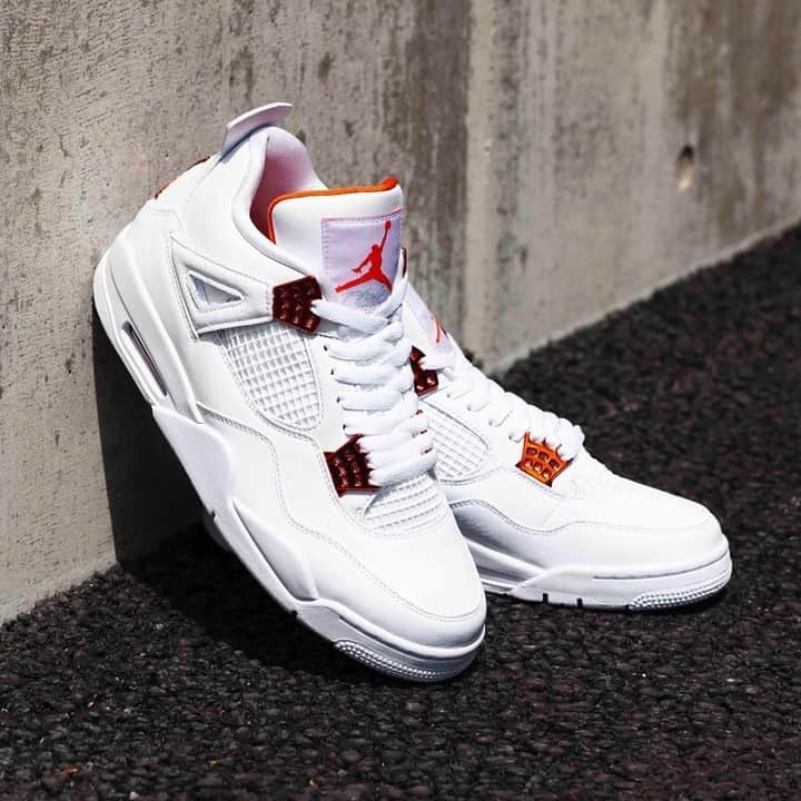 Sneaker News x Jordans Dailyさんのインスタグラム写真 - (Sneaker News x Jordans DailyInstagram)「The Air Jordan 4 "Metallic Orange" is set to arrive at @atmos_tokyo on May 5th. Best colorway out of the pack? Link in bio for more information #jordansdaily」4月29日 4時00分 - jordansdaily