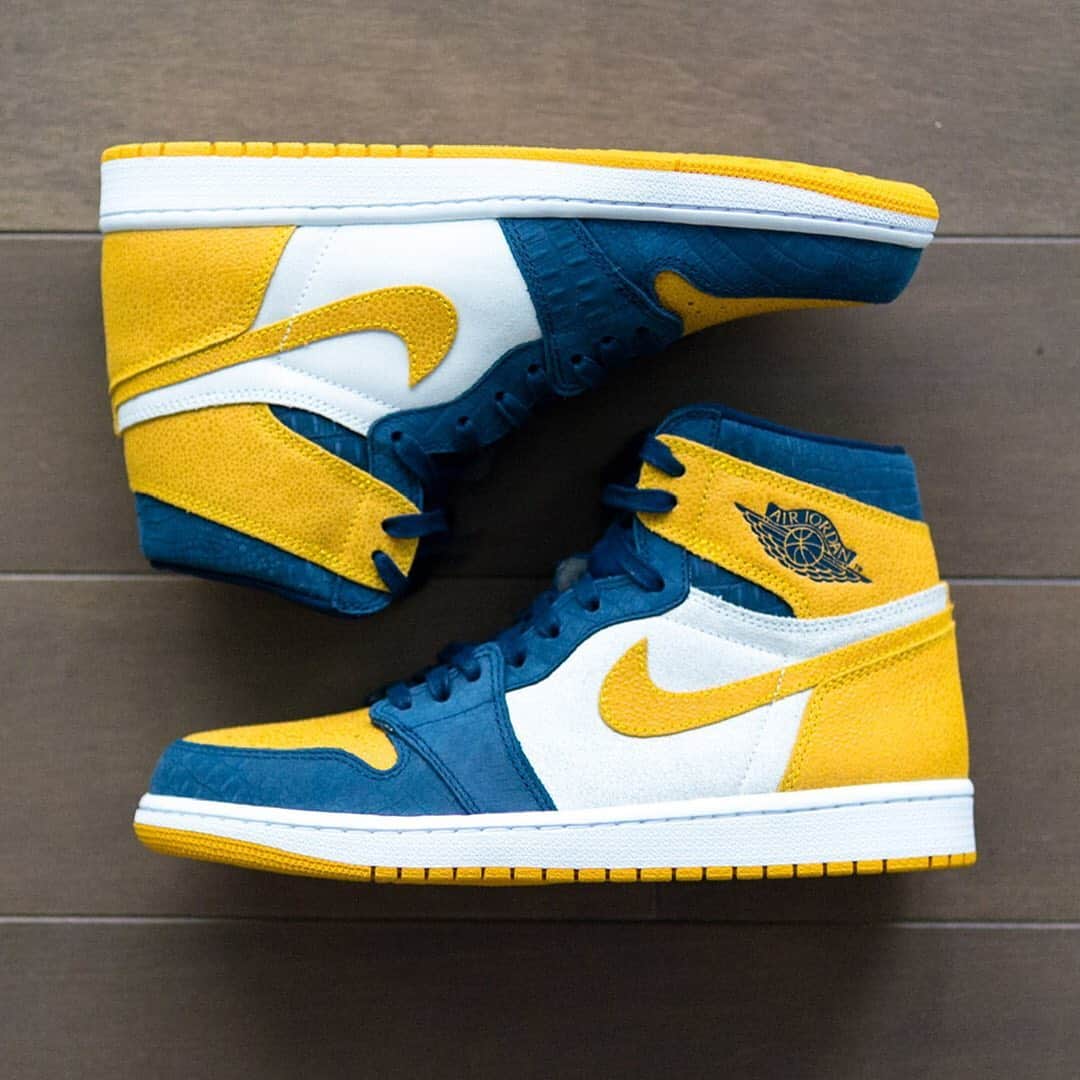 HYPEBEASTさんのインスタグラム写真 - (HYPEBEASTInstagram)「@hypebeastkicks: The Michigan Wolverines (@uofmichigan) have received an exclusive Air Jordan 1 PE. The silhouette sports the recognizable navy and maize color scheme and features details like yellow stingray leather, shaggy suede, and rich navy croc leather while the Michigan M logo replaces the standard @nike Air graphic on the left shoe’s tongue tag. Take a detailed look at the gallery.⁠⠀ Photo: @englishsole」4月29日 4時22分 - hypebeast
