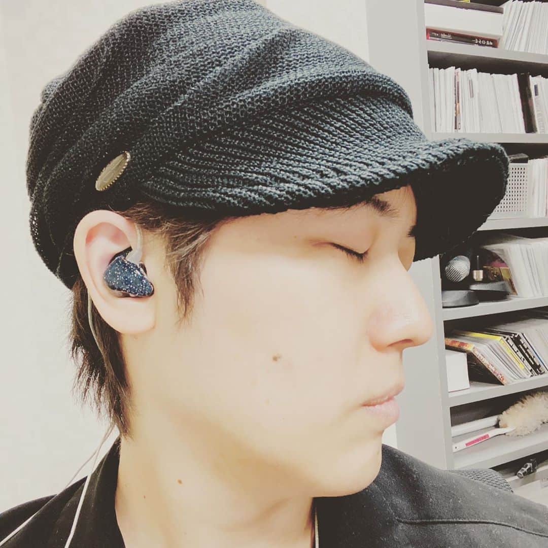 三浦祐太朗のインスタグラム：「新しく作ったイヤモニ、使うのはいつになるかな。 #イヤモニ #earmonitor #earmonitors」