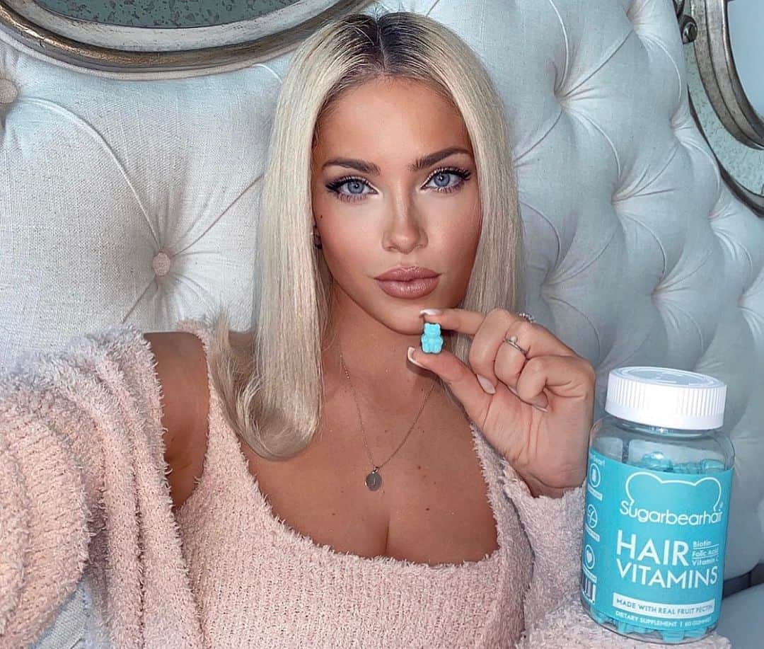 Olivia Piersonさんのインスタグラム写真 - (Olivia PiersonInstagram)「#ad No better time than now to concentrate on self love and self care! @sugarbearhair is my go-to hair vitamin and has been for years... ps they taste like candy 🍭🤤 #sugarbearhair」4月29日 4時51分 - oliviapierson