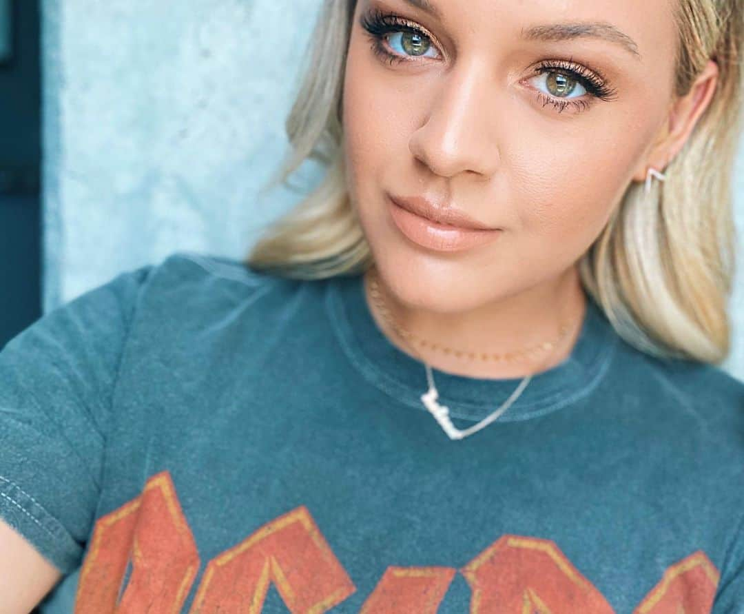 Kelsea Balleriniさんのインスタグラム写真 - (Kelsea BalleriniInstagram)「put on makeup today. felt like a postable accomplishment. happy Tuesday friends.」4月29日 4時58分 - kelseaballerini