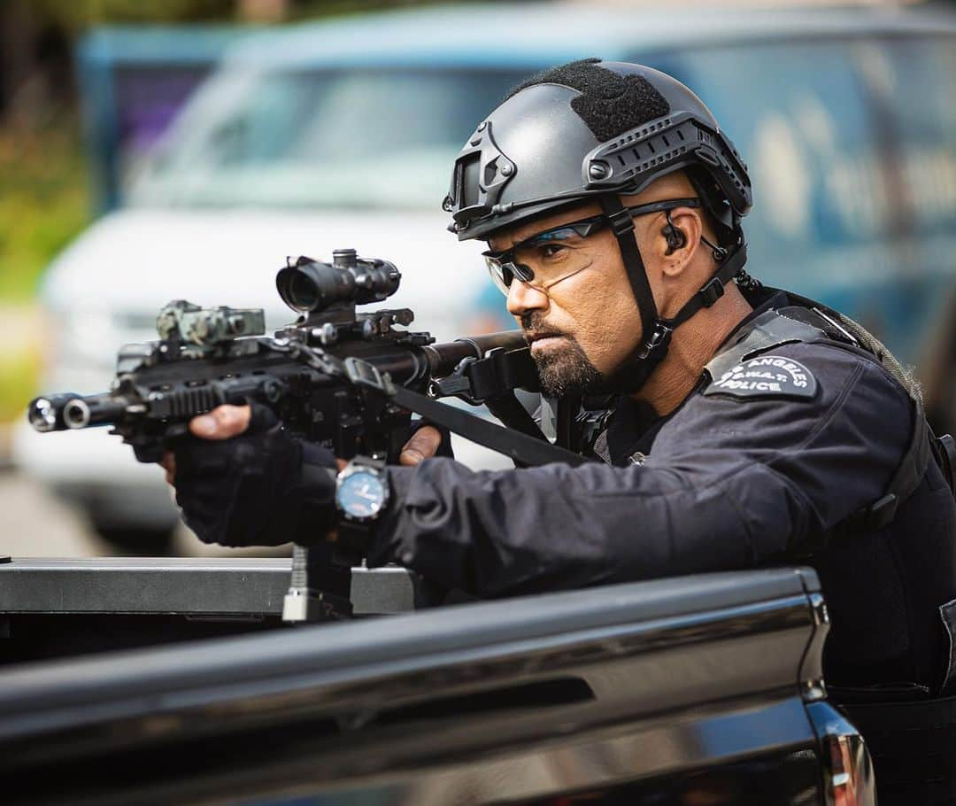 シェマー・ムーアさんのインスタグラム写真 - (シェマー・ムーアInstagram)「Go ahead.... Try me 💥👊🏽💪🏽 . . . ALL NEW @swatcbs TOMORROW NIGHT 10/9c on @cbstv」4月29日 5時03分 - shemarfmoore