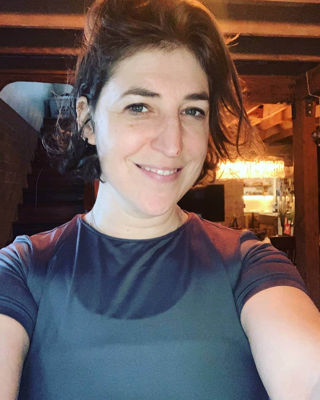 メイム・ビアリクさんのインスタグラム写真 - (メイム・ビアリクInstagram)「I never thought I cared about looking stylish when I worked out, but if during a quarantine is not the time to try stylish workout clothes I don’t know when is! Thank you @alldayalba for the lovely items I’m wearing while I workout!」4月29日 5時14分 - missmayim