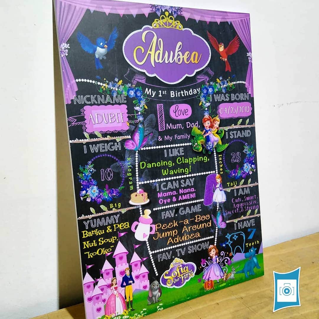 Ŝ Ŋ Ą Ƥ☻Ƥ Ą Ŋ Ĕ Ĺ?Ğ Ƕ SMMのインスタグラム：「. This celebration chalkboard was specially designed for Adubea's 1st Birthday. Colourfully and playfully lettering using colour and illustrations to enhance the chalkboard. This is perfect for a keepsake or ideal for a gift.. . #sofiathefirst. #princesssofia. . #birthdaychalkboard #chalkboardbirthday #makingsmileyfaces. . @snappanelgh. . .」