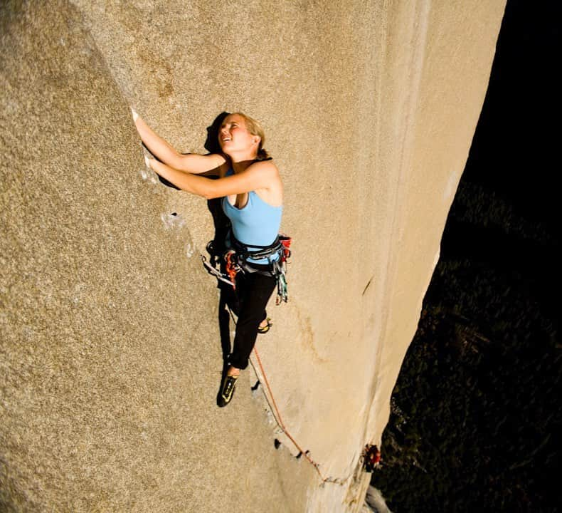 ベス・ロッデンさんのインスタグラム写真 - (ベス・ロッデンInstagram)「Every time I left the house after Kyrgyzstan I would pack half my backpack full of food, even just to go to the grocery store or climbing gym. I was terrified at any hint of hunger after starving for six days. The house was stocked with months worth of food, just in case. I've also had times in my life where my cupboards were bare. I didn't want any extra food in the house because I was struggling with control and bingeing and purging. Two polarizing feelings, same person. Food is tricky right now. Decisions are tricky. There aren't any easy answers, I just wanted to say I understand and I get it. The best thing I've found is to try and be patient with myself, a little love can go a long way.  Photo: Pancake Flake on The Nose - totally not current, but nice to think about being up on the big stone soaking up the sun right now, even though wall climbing always provided its own simplicities and complexities around food for me ... @coreyrichproductions // @outdoorresearch @metoliusclimbing @touchstoneclimbing @bluewaterropes @ospreypacks @skinourishment @clifbar @lasportivana #orambassador」4月29日 5時42分 - bethrodden