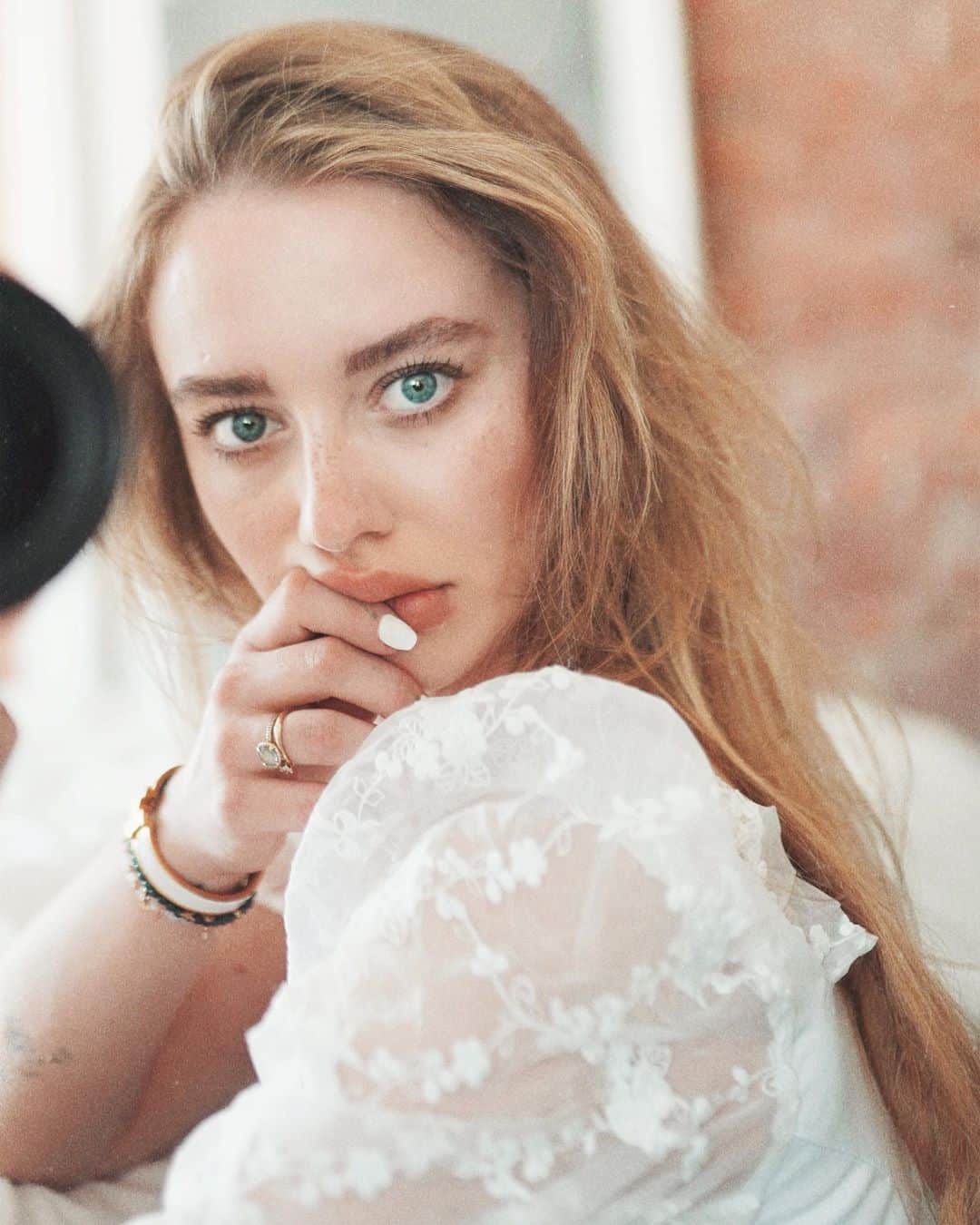 SONYA ESMANのインスタグラム：「🌸 ꪮꪜꫀ𝘳 𝓲𝓽 . ᥴꪮꪑ 🌸」