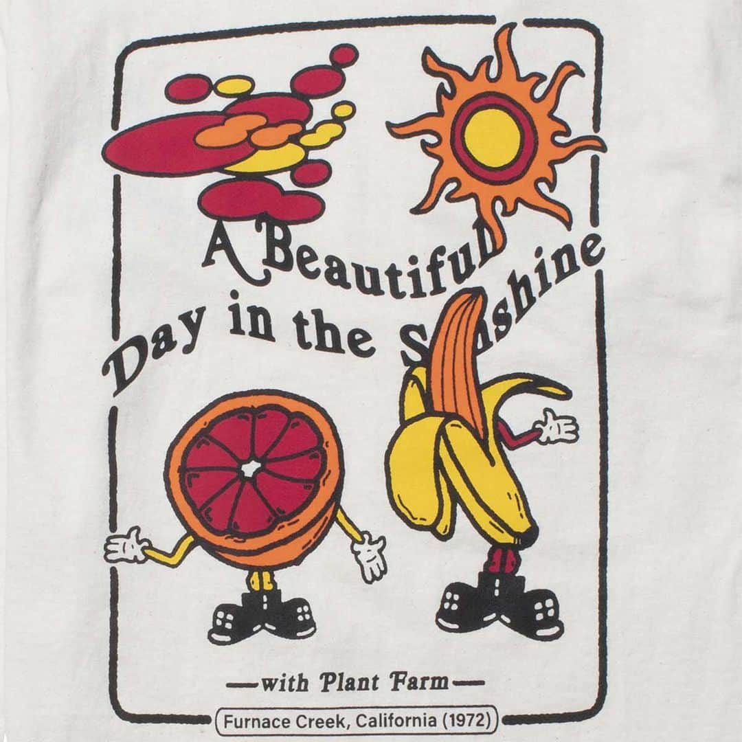 アルトゥルさんのインスタグラム写真 - (アルトゥルInstagram)「Beautiful Day. Wish I was there. Link to long sleeve in profile. #ALTRU #AtruApparel #sunshine #farmersmarket #plantfarm #bannana #grapefruit #tees #teeshirt」4月29日 6時26分 - altruapparel