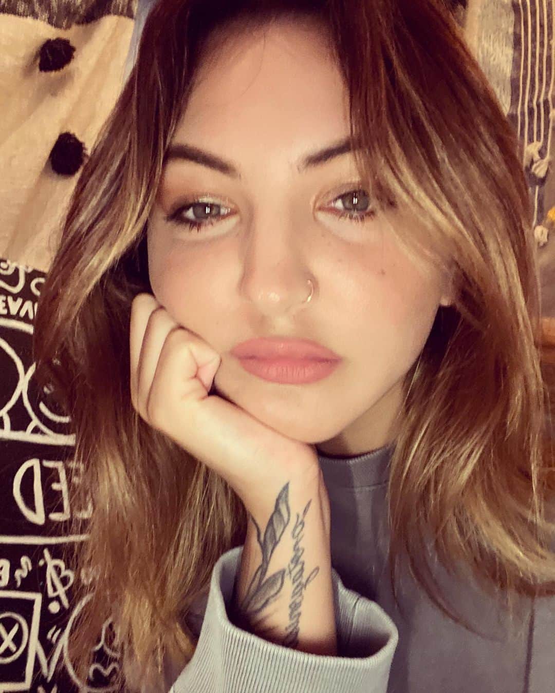 Julia Michaelsのインスタグラム：「I’m not bored. Ur bored 🙄」