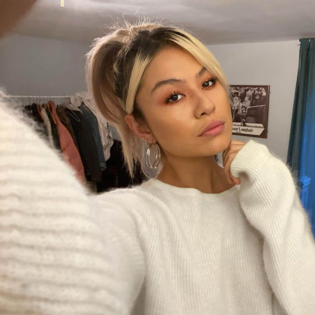 Mali-Koa Hoodのインスタグラム：「Thankyou to anyone who has reached out with words of encouragement about Dancer this past week! Am really enjoying this IGTV series we’ve been doing to celebrate the release, hope you have too. If you want to check it out there’s a few episodes featuring @ninanesbitt @jackpenate and more recently @billylockett available on my page. Equally as grateful to have a safe place to call home in a time like this. Let me know how you’re doing below and speak soon X」