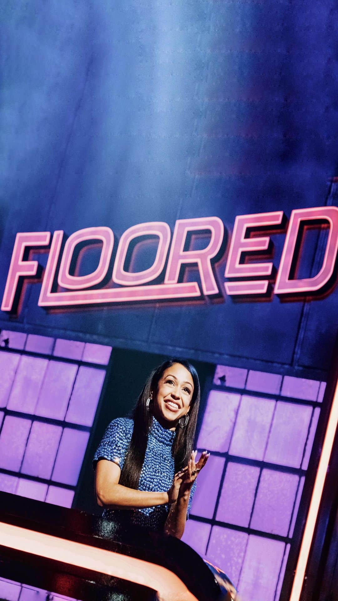 リザ・コッシーのインスタグラム：「the only dance show where the floor is just as unstable as the host • you're stubborn, so i stole the first full episode off of @quibi and posted it here to convince/bribe you to watch 11 more episodes releasing daily! thank you to our first guest judges @adaripp and @amandaseales for your jaw drops, and to our dancers for your body slams. watch more people get hit on our hit show, #Floored lol.」
