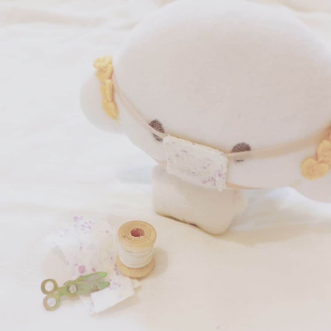 こぎみゅん（サンリオ）のインスタグラム：「. マスク作ってみたみゅん… これであってるみゅん‥？ ちょっと目にかかるみゅん‥ #サンリオ #キャラクター #小麦粉の妖精 #こぎみゅん #sanrio #character #cogimyun」