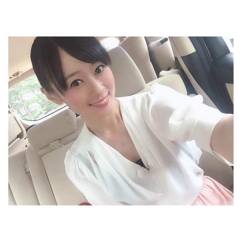 柳野玲子さんのインスタグラム写真 - (柳野玲子Instagram)「最近スタートした動画配信、盛り上がってきました😍 ⭐️第一回　ミーちゃんとポコチャデビュー ⭐️第二回　パジャマで乾杯 ⭐️第三回　大好きなおやつ ⭐️第四回　スッピン配信（ハプニング発生） ⭐️第五回　描け！ぎのっち ⭐️第六回　乾杯 第七回となる今夜９時からの配信テーマは「趣味」です🥰 無料アプリ「ポコチャ」ダウンロードしてお楽しみください💓 ※写真は去年の私です☺️✨ #動画 #動画配信 #動画配信アプリ #ポコチャ #ポコチャ配信者 #ポコチャライバー #無料 #自粛生活 #自粛の過ごし方」4月29日 8時16分 - yanaginoreiko