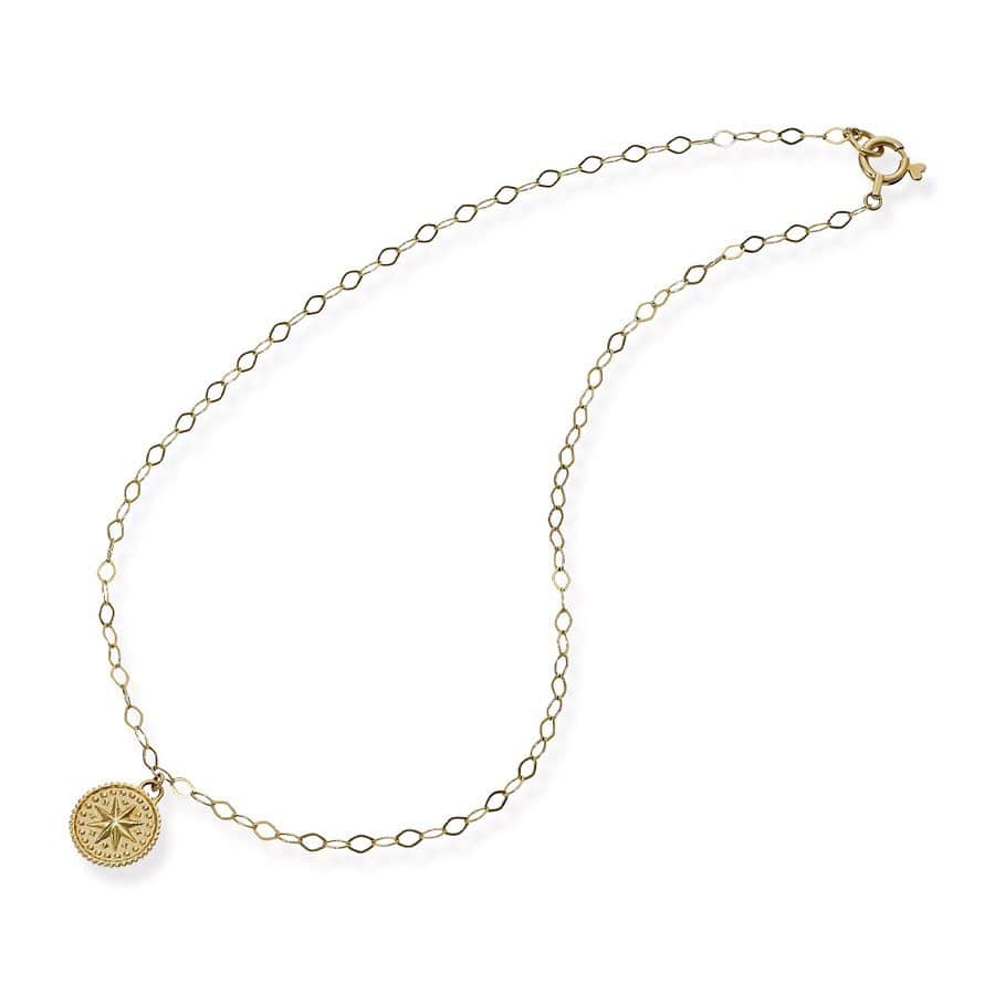 STAR JEWELRY Girlさんのインスタグラム写真 - (STAR JEWELRY GirlInstagram)「おしゃれは足元から！ メンズライクな装いに、華奢なアンクレットを取り入れてバランスを♪ ・ ・ ・ 《STAY HOME & SHOP ONLINE》 大切な人の命を守るため、自宅で過ごそう。 ご好評につきオンラインストアではW-POINTサービスを5/6まで期間延長。 送料無料サービスもスタート。 ・ ・ #anklet #アンクレット #coin #コイン #ring #リング #gold #ゴールド #silver #シルバー  #stayhome #おうち時間#stayhomeandshoponline  #jewelry #ジュエリー #スタージュエリーガール #STARJEWELRYGirl  #lumine #ルミネ #ヒカリエ」4月29日 8時48分 - star_jewelry_girl