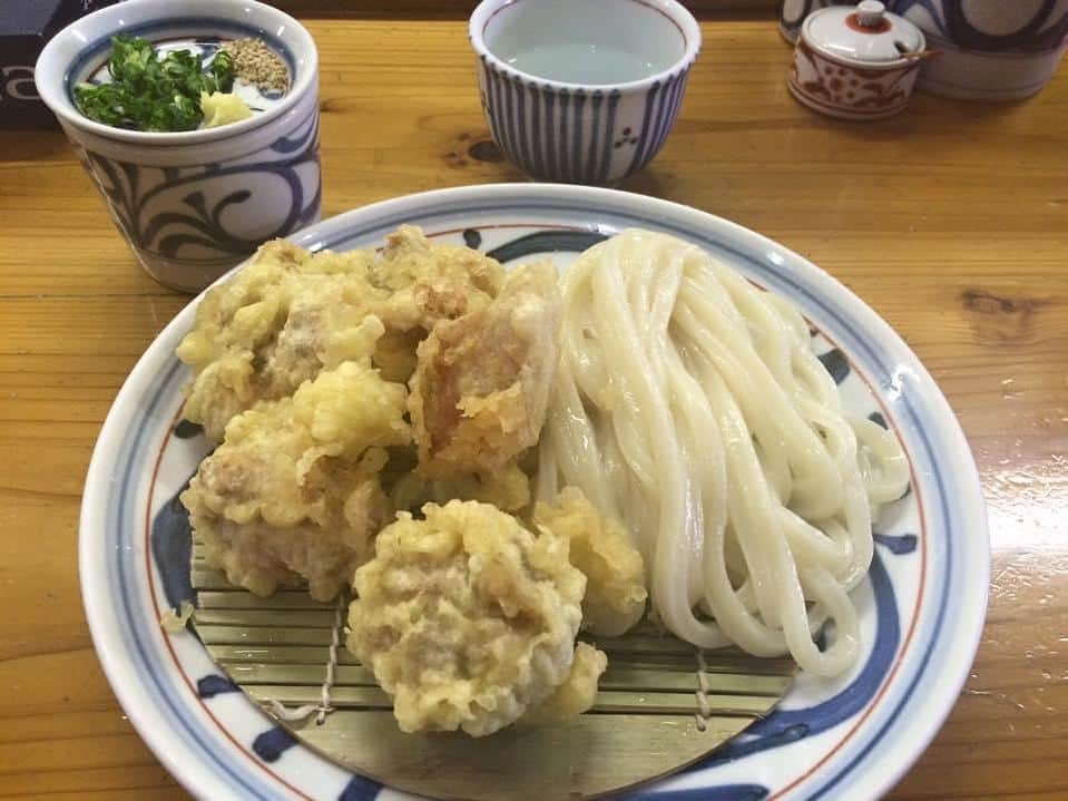 西村志野さんのインスタグラム写真 - (西村志野Instagram)「＊ 5年前は香川の大好きなうどん屋さん #はりや さんで大好きなかしわざるを 食べていたようで、、、🤤❤️ ご、5年前！！！！！(°_°) ＊ 写真見たら食べたくなってきた。。 今うどん屋さんも大変だと思いますが 落ち着いたら香川にうどん巡りに行きたいなあ✨ ＊ #香川 #うどん #うどん巡り  #かしわざる #好きなうどん屋さんいっぱい」4月29日 19時57分 - shinonishimura_