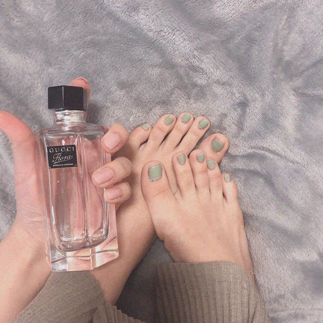 畠中清羅 さんのインスタグラム写真 - (畠中清羅 Instagram)「- nailにも中々行けないので ついに自分でジェルネイルgetして セルフネイルしてみました🥰❤️❤️ .  んぅ、難しい、、練習しよ💄 .  #セルフネイル#ジェルネイル#春カラー #nail#spling#green#pink」4月29日 18時37分 - seira_hatanaka