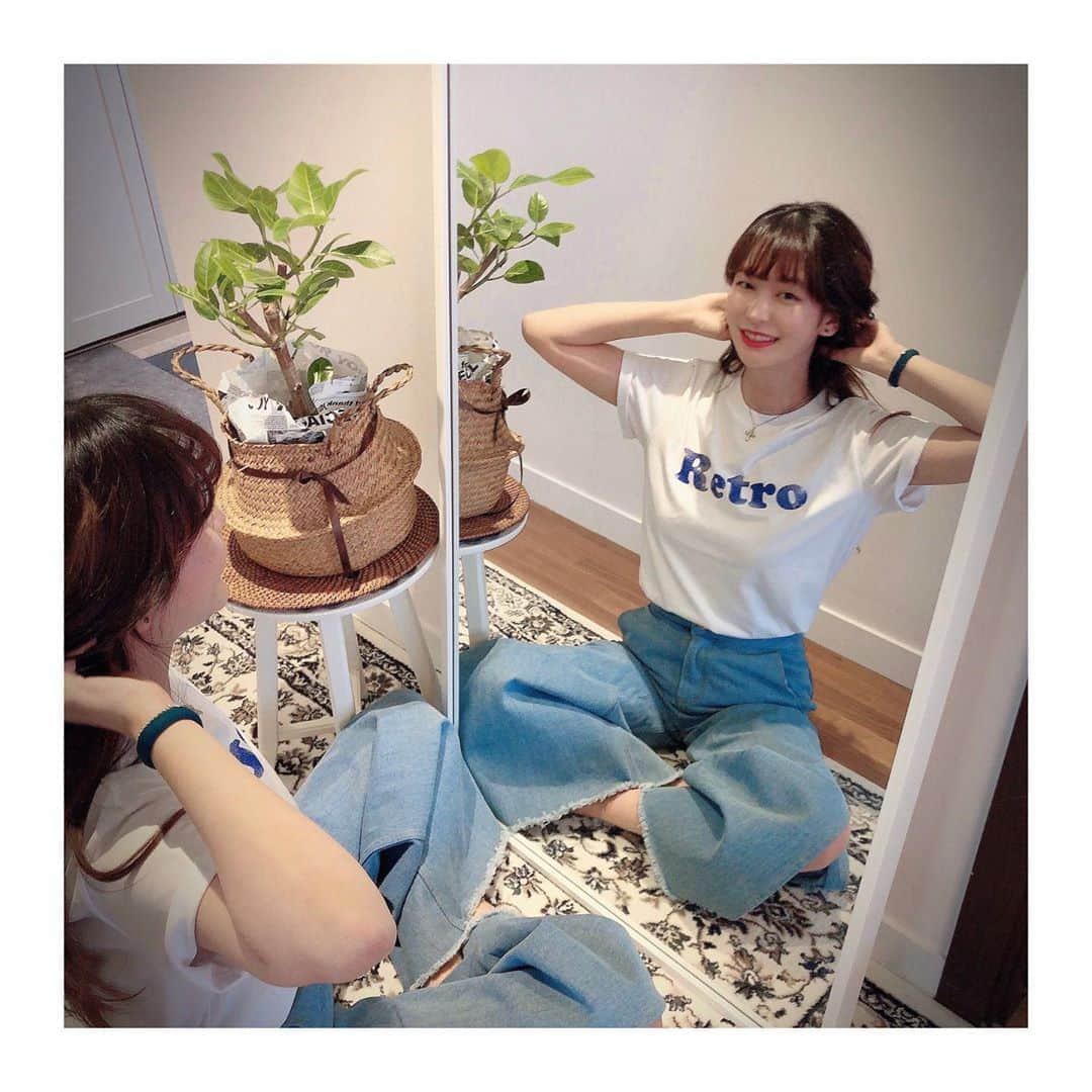 チョン・ユジンさんのインスタグラム写真 - (チョン・ユジンInstagram)「짜라잔💕 #집순이앞머리잘랐 #협찬 #RetroTshirt #레트로티셔츠 너무 이뿌당 내스톼일💕❤️ #집에서기분전환 🖤💙」4月29日 18時46分 - eugene__jung