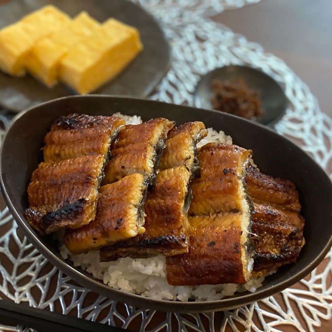 のインスタグラム：「絶品です。最高にめちゃくちゃ美味しいです😋 みなさんもぜひ頼んでみてください！  #タニムメ水産  #滋賀県 #琵琶湖 #鰻 #ごりの佃煮 #ステイホーム」