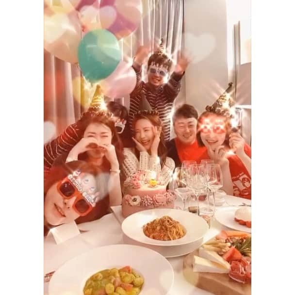 イ・ダヘのインスタグラム：「감사합니다*^^*🎂 #birthdayparty」