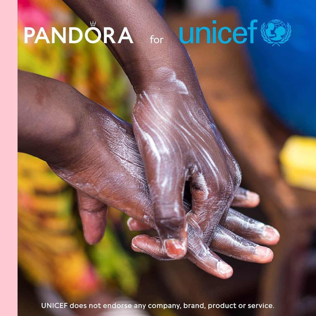 PANDORAさんのインスタグラム写真 - (PANDORAInstagram)「As part of our long-term partnership, Pandora is donating to UNICEF’s COVID-19 emergency fund to support vulnerable children and communities worldwide. UNICEF provides essential healthcare services including critical medical equipment and hygiene products to help children and their families stay safe. 💙 #PandoraForUNICEF」4月29日 19時01分 - theofficialpandora