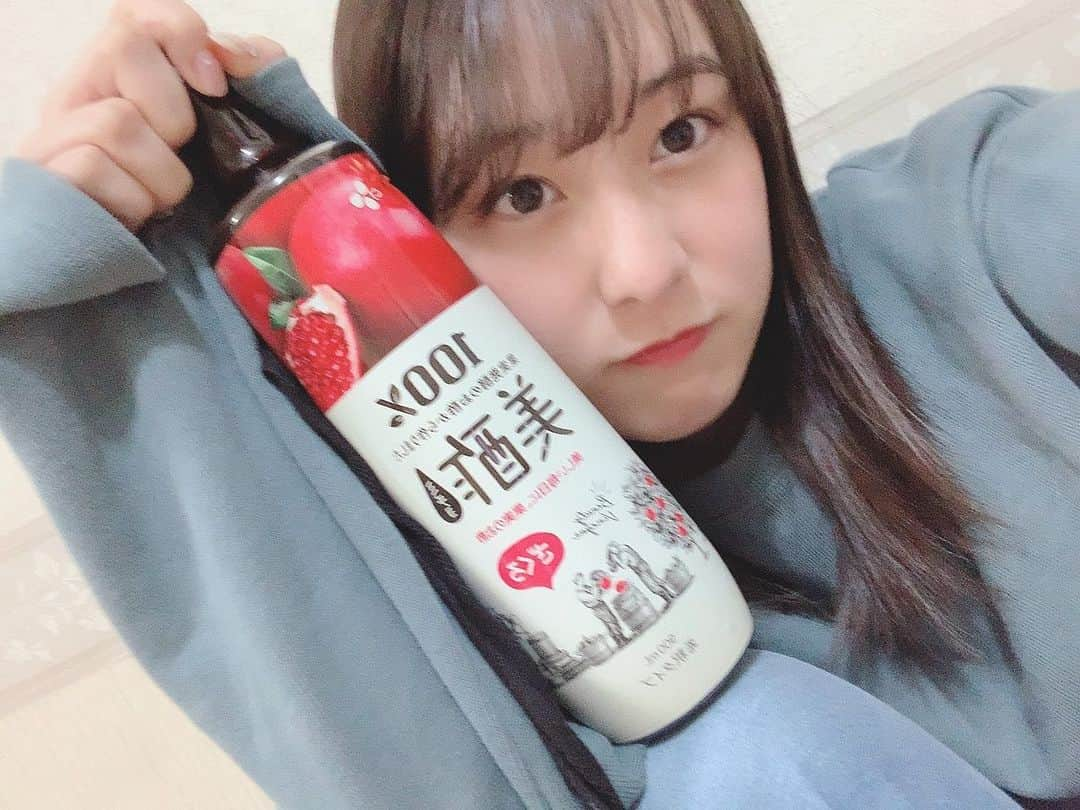 布施柚乃さんのインスタグラム写真 - (布施柚乃Instagram)「🍷﻿ ﻿ ﻿ 美酢にハマってる。﻿ ﻿ もともとお酢系好きでずっと飲んでる﻿ ﻿ 果実酢﻿ ﻿ かじつす﻿ ﻿ 果実酒に言い慣れちゃって﻿ ﻿ かじつすが言いにくい。﻿ ﻿ ﻿ 今回はザクロ味﻿ 果実酢いいね👍﻿ ﻿ ﻿ #最近#の#流行り#お酢#果実酒#果実酢#健康#美味しい#飲み物#水割り#ミルク割り#selfie#Photo#me#selfietime#selfieday#selfies#セルカ#自撮り#セルフィー#好き#？#ゆのぴく🐰#셀카#셀카그램#셀카스타그램#셀피#좋아」4月29日 19時39分 - yuno.fuse