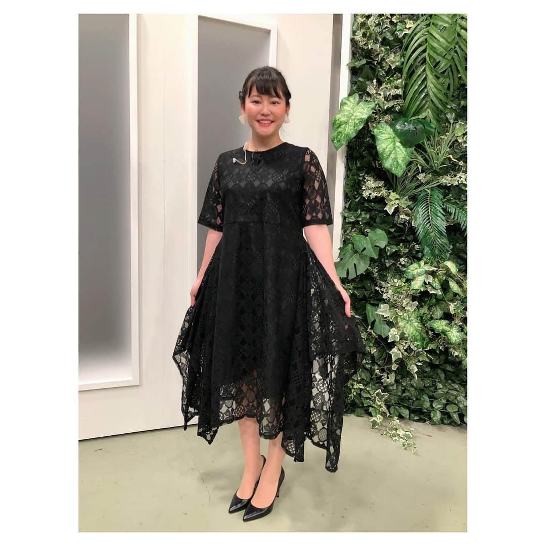 宇田川紗稚のインスタグラム：「.今日の衣装はこちら💁‍♀️﻿ ﻿ 素敵なレースのワンピース👗﻿ スカート部分が特に気に入った様子。﻿ 写真もずーっとスカート見てますね！﻿ （ジュディ・オングさんの魅せられてが歌いたくなるなぁと思っていました🎤）﻿ ﻿ 今回は、ラグジュアリーな雰囲気だったので大人っぽくおしとやかに🙏﻿ 📷by仮屋未来リポーター﻿ ﻿ #あさトク #宮崎放送 #MRT #衣装 #bluecheekboutique #ワンピース #レース #シックな装い #おしとやかに #机の下の足は膝をくっつける意識 #忘れがち #足開きがち #バレエしてる方ならわかるはず #私は骨盤固いのに開きがち #お行儀の問題かしら🤔#気を付けます #セルフヘアアレンジ #ハイヒール大好き #miyazaki #love #dress」