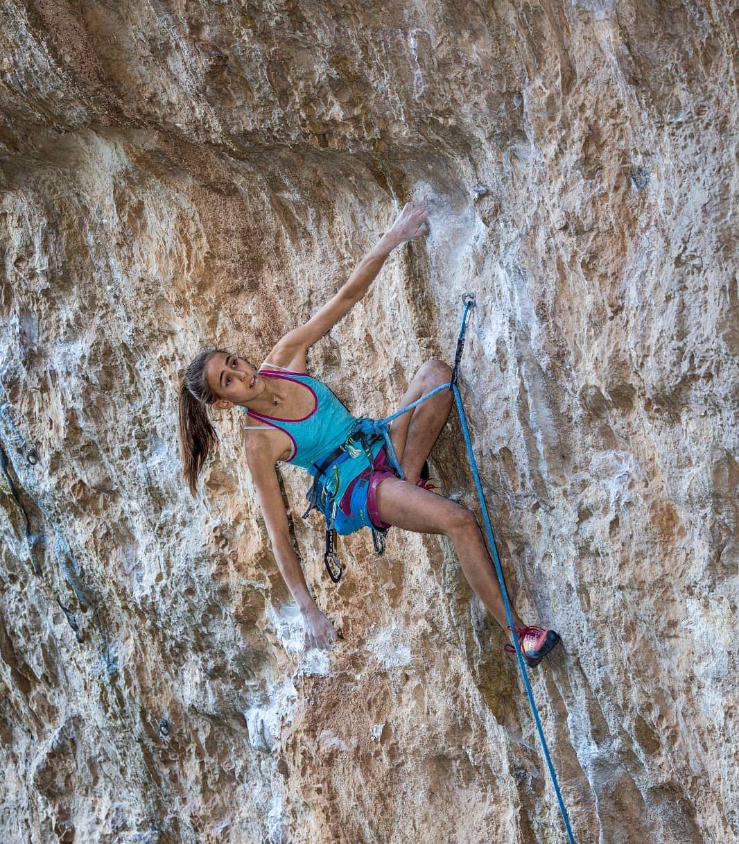 ローラ・ロゴラさんのインスタグラム写真 - (ローラ・ロゴラInstagram)「Looking forward to climb again... 😪 📸 @andrevdonato . . . #climbing_pictures_of_instagram #picoftheday #loveclimbing #climbforlife #escalade #escalada #grimper #klettern #montura #wildclimb #campcassin #italy #rome #bomber #instagood #instalike  #instagram  @climbskinspain @agripp_climbingholds @montura_official @wildclimb @fiammeoromoena」4月29日 19時42分 - laura.rogora