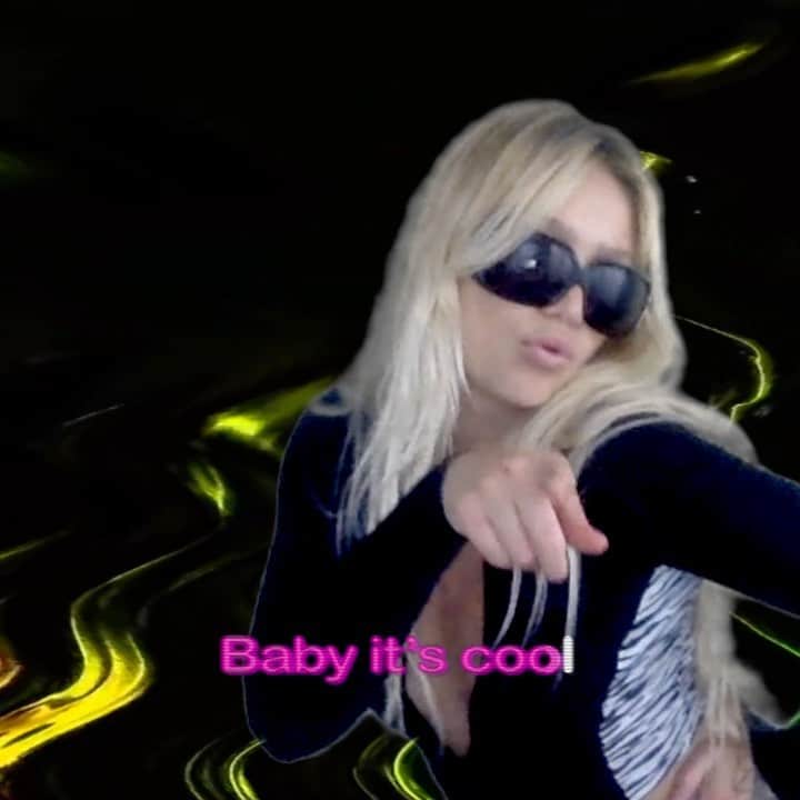 ケイリン・ルッソのインスタグラム：「5.01.20 🌬🤍」