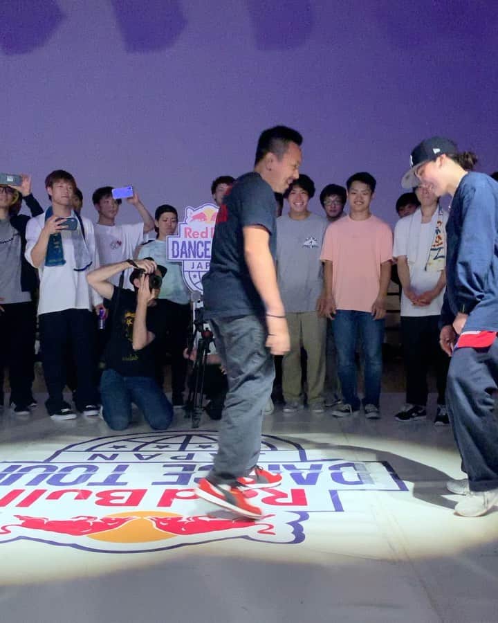 野中泰輔のインスタグラム：「4/29はInternational Dance dayです🕺 皆んなも踊ってる動画投稿してみてね🎞  #internationaldanceday  #bboytaisuke #redbull #g_shock  #makavelic #ozracing #puma #thefloorriorz #ftheb @redbulljapan @redbullbcone @redbulldance」