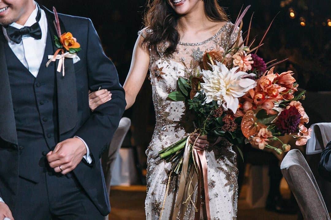 Marika Kajiwaraさんのインスタグラム写真 - (Marika KajiwaraInstagram)「Jenny Packham♡♡ ＊ このキラキラドレス 本当お気に入りだった☺️ ＊ 暖色系のボリュームのあるブーケと よく合いました💓 ＊ ＊ ＊ #カラードレス #ドレス #ジェニーパッカム #ジョリーン #jennypackham #Jolene #卒花嫁 #プレ花嫁 #パレス花嫁 #結婚式準備 #花嫁準備 #卒花嫁レポ #結婚式レポ #2020春婚 #ウェディング #wedding #dress」4月29日 12時13分 - marika__kw