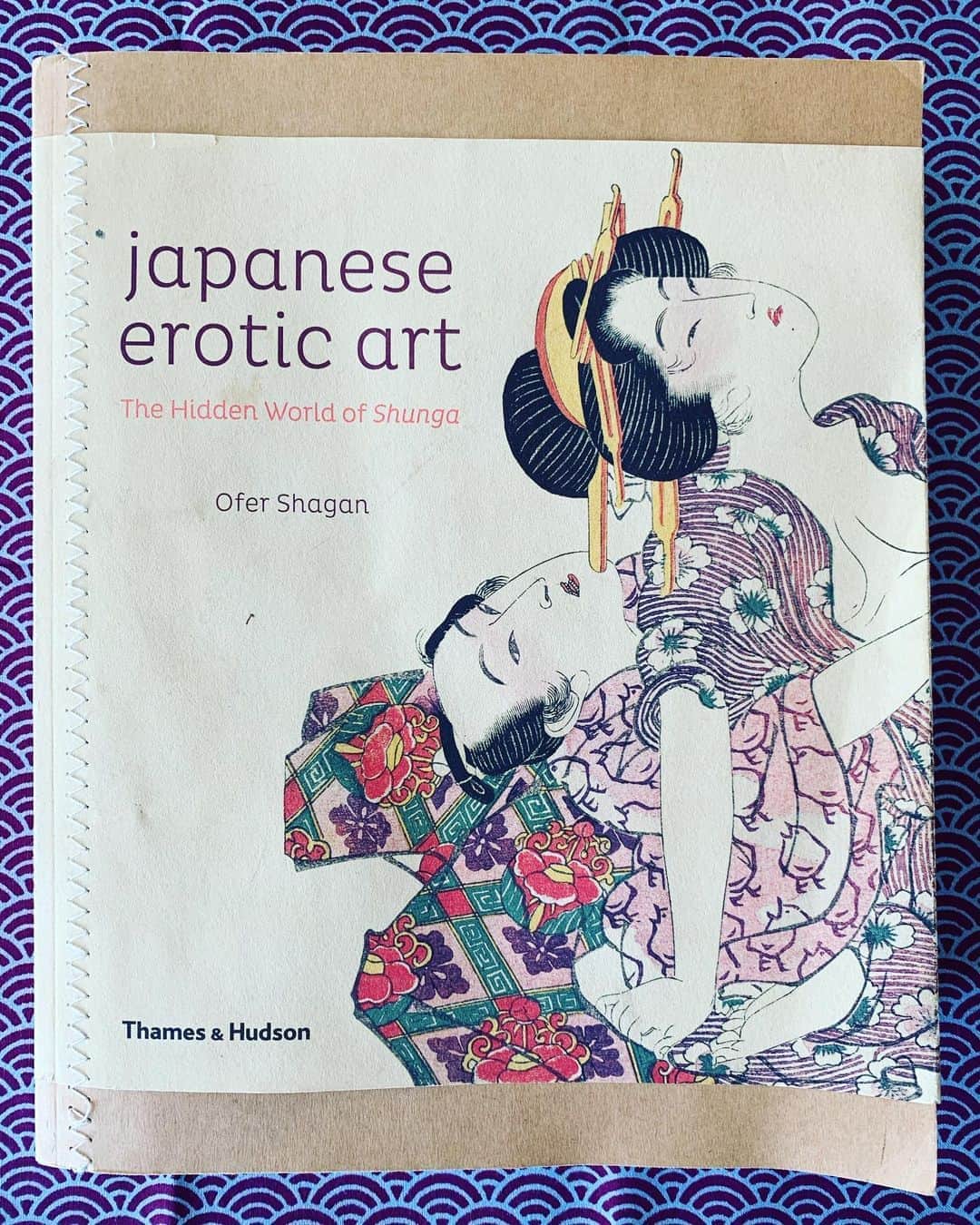 Cherryさんのインスタグラム写真 - (CherryInstagram)「#bookcoverchallenge  Day 5  The challenge is to help spread the culture of reading. I'll post my favorite books, one a day for a week. No description of the book, just an image of the cover up. I'll pass the baton to one person each time and ask them to join us.  I pass the baton to him @smarch  His house is almost library feeling that many rare books hidden in bookshelf.」4月29日 12時12分 - cherry.jerrera