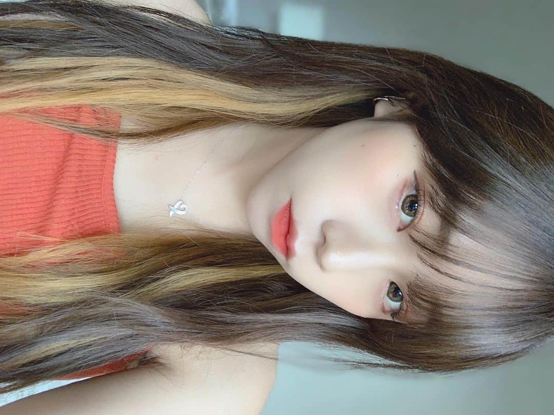 のインスタグラム：「lucky color🦊🧡🥕⚪️」