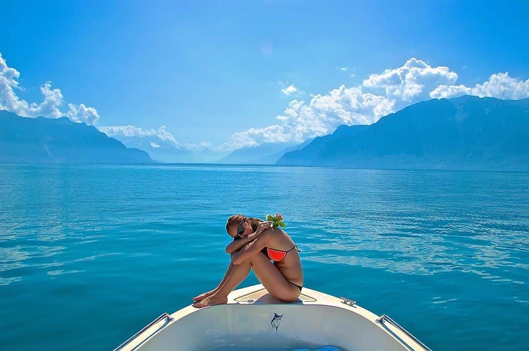 のインスタグラム：「This was me just a couple of years ago. Under normal circumstances, today I would have flown to Switzerland. Missing my family and friends and the beautiful nature. Hope to be there in the not so distant future. #dreamnowtravellater  @montreuxriviera  #inlovewithswitzerland」