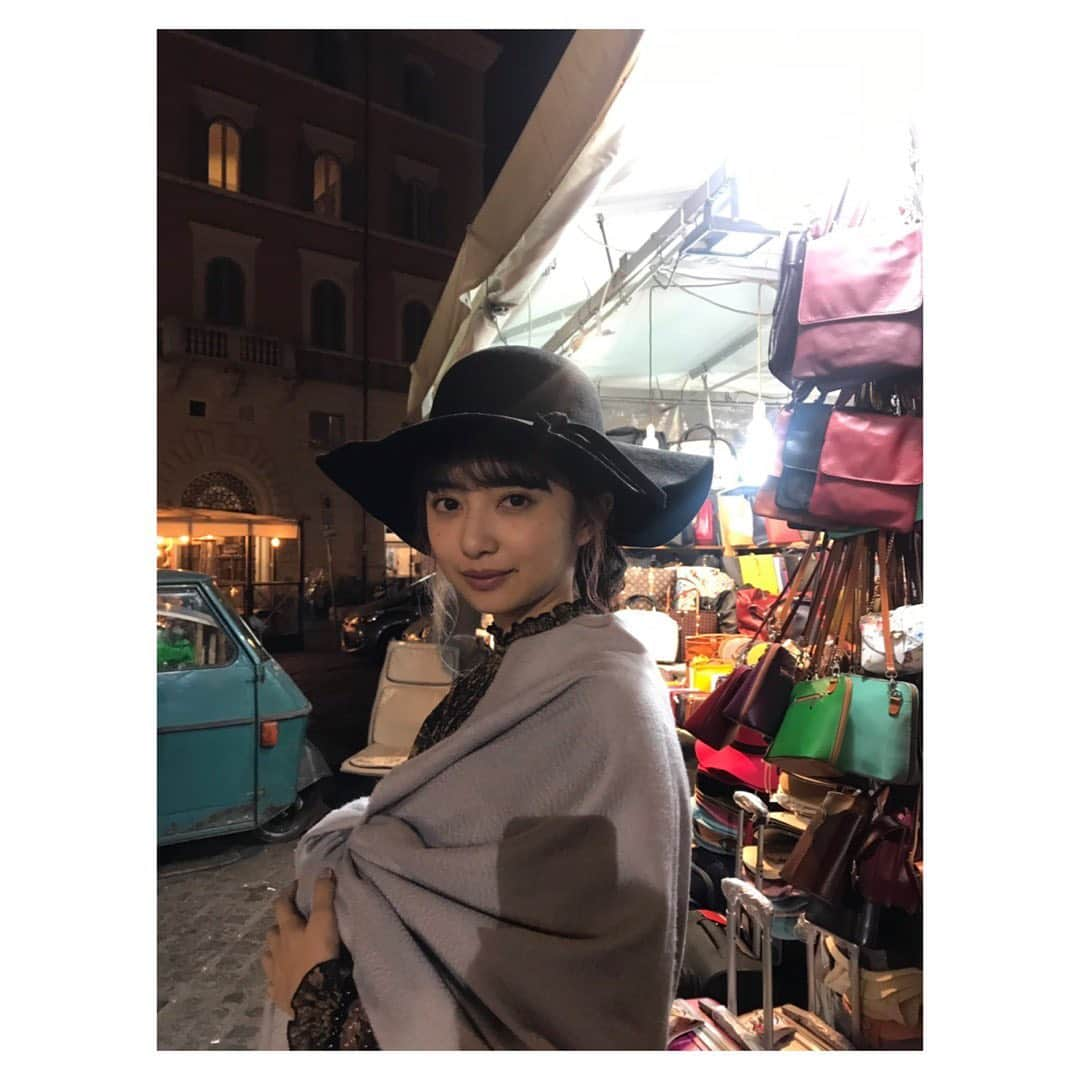 小宮有紗さんのインスタグラム写真 - (小宮有紗Instagram)「露店で素敵な帽子もみつけた！  #Italy #イタリア  #てくてくAqours #lovelive #帽子 #おもいで　#思い出pic  #おうち時間 #stayhome」4月29日 13時52分 - arisakomiya_official