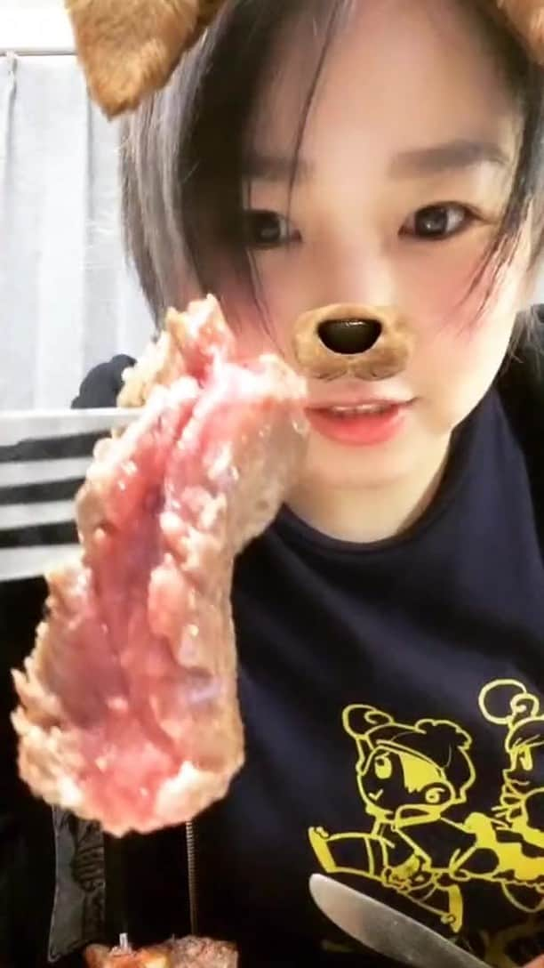 天満のどか & 愛野ユキのインスタグラム：「お昼ごはんの肉」