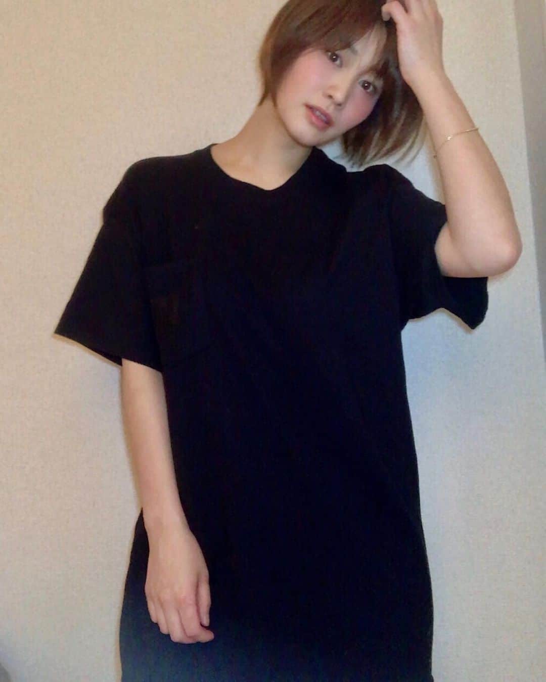 橘花凛さんのインスタグラム写真 - (橘花凛Instagram)「後ろは可愛く前はシンプルに✨ Tシャツ1枚で着れるくらい暖かくなーれ♩ @81teez のTシャツだよん💓わたしは大きめにLサイズにしました🤪」4月29日 14時08分 - rintakahashi0809