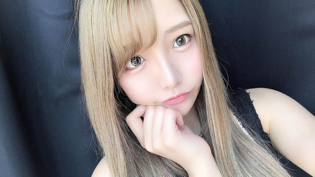 真奈りおなのインスタグラム：「この度心菜は金髪に転身 お久しぶりです、生きてます🐤  #AV女優 #ブリーチカラー #かわいい  #金髪 #コスプレ #ギャル #りおしか勝たん #顔面大優勝 #ニート #自宅警備員 #ootd」