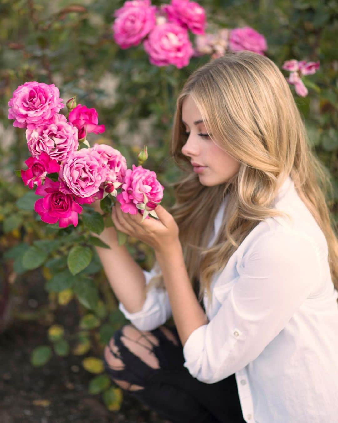 Indi Woollardさんのインスタグラム写真 - (Indi WoollardInstagram)「What’s the first thing you will do after social distancing ends ?? Photo @jannesphoto  #flowers #isolation #life #mood #indiawoollard #teen #woollard #2020 #nature」4月29日 14時10分 - indiawoollard