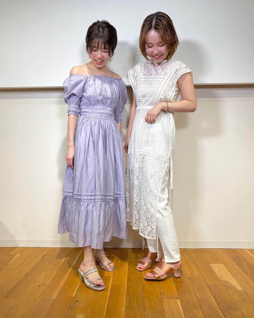 RANDAさんのインスタグラム写真 - (RANDAInstagram)「4/28に配信したinsta LIVEでは、﻿ 新作のサンダルとアパレルを﻿ ご紹介させていただきました✿﻿ ﻿ instaLIVE内でstaffが着用しているアイテムは、 スワイプしてご確認ください♪→→→ ﻿ ﻿ staff西久保　156㎝（左） staff望月　160㎝（右）﻿ ﻿ ﻿ ぜひオンラインストアで チェックしてください✔︎﻿ ﻿ ﻿ ———————﻿ ﻿  #RANDA #2020SS #ランダ #fashion #fashionista #style #shoes #japan #spring #onepiece #bags #urbanfeminine #coordinate #photography #ootd #instalive #stayhome #サンダル#ファッション #インスタライブ #おうち時間」4月29日 14時43分 - randa_pic
