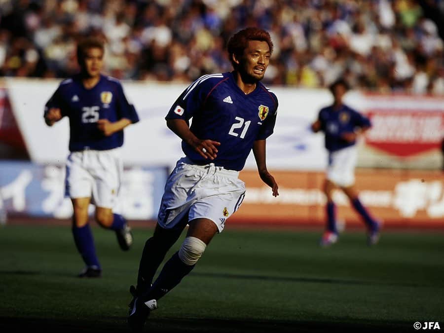 日本サッカー協会さんのインスタグラム写真 - (日本サッカー協会Instagram)「【#OnThisDay】2002.4.29🔙 ・ キリンカップサッカー2002 #日本代表 1-0 スロバキア代表 📍国立競技場 ⚽#西澤明訓 ・ 日韓共催ワールドカップイヤーの2002年。#トルシエ 監督は前日会見で「皆を驚かす」と語り、“超攻撃的”と表される布陣で臨んだ。 ・ GK #曽ヶ端準 DF #松田直樹 #宮本恒靖 #中田浩二 MF #三都主アレサンドロ⇒61'#鈴木隆行 #中村俊輔 #森島寛晃⇒69'#小笠原満男 #戸田和幸⇒67'#久保竜彦 #稲本潤一⇒46'#福西崇史 FW #柳沢敦⇒56'#波戸康広 #西澤明訓⇒67'#明神智和 ・ #jfa #daihyo #samuraiblue」4月29日 15時16分 - japanfootballassociation