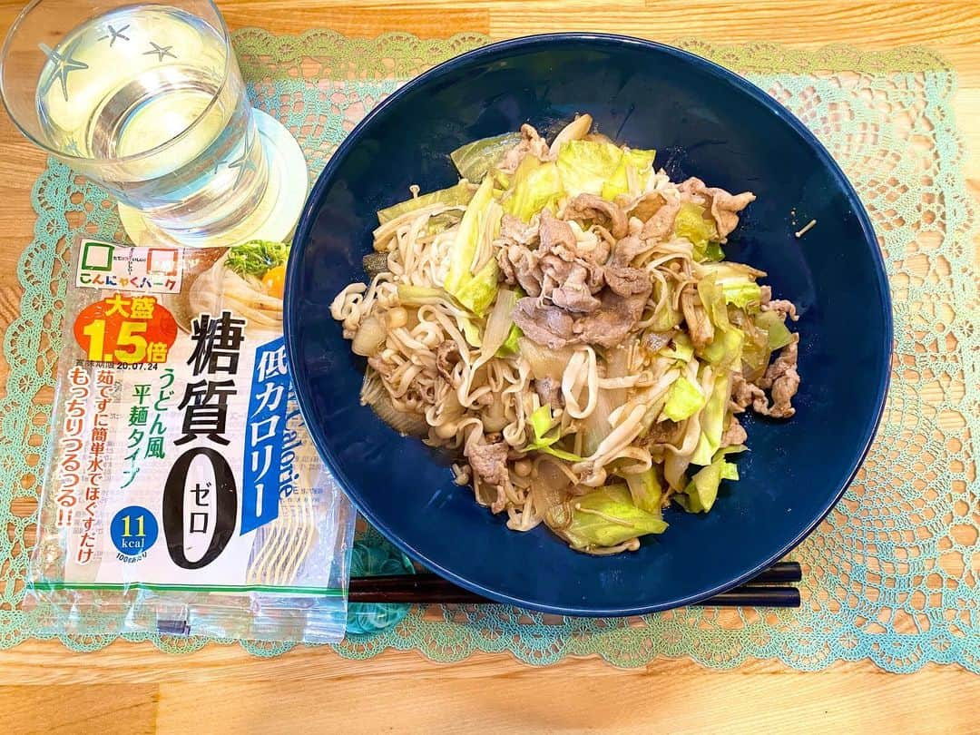 宮川杏奈さんのインスタグラム写真 - (宮川杏奈Instagram)「糖質ゼロ麺de焼きそば😊❤️ 低糖質ドットコムで買った中濃ソースで味付けするから ちょっと水っぽくなったけど 久しぶりのソース味だったので大満足⭕️ . お肉たっぷり入れてタンパク質もね💪🏽 美味しかった‼️ .  #パーソナルトレーナー #筋肉女子 #トレーニング女子 #ケトジェニックライフ #ケトジェニックダイエット #ボディメイク #フィットネス #ダイエット #トレーニング #ワークアウト #低糖質高タンパク #低糖質ダイエット #低糖質 #ローカーボ #ロカボ食品 #ロカボ #低糖質ごはん #糖質オフ #パーソナルトレーナーの生活 #トレーニングジム #パーソナルトレーニング #プライベートジム #パーソナルトレーニングジム #おうちごはん #お家ごはん」4月29日 15時29分 - an1221na