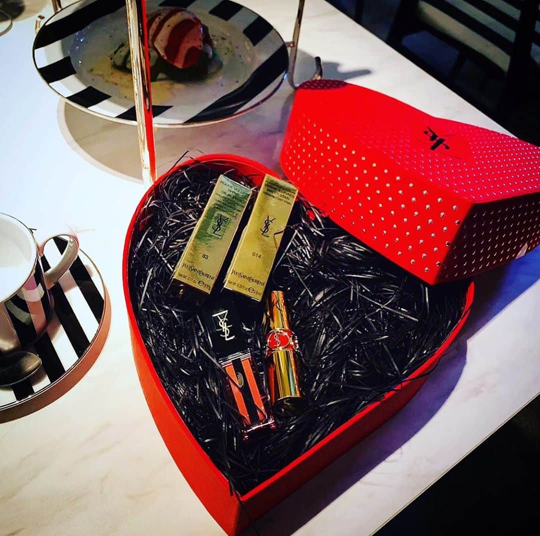 𝑯𝒊𝒏𝒂𝒏𝒐のインスタグラム：「. #yvessaintlaurent#ysl#👄」