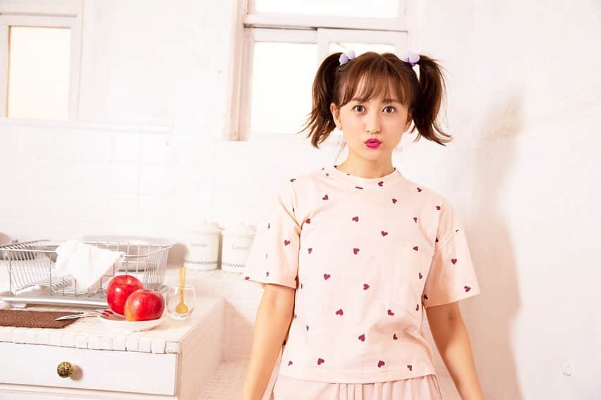 小松彩夏さんのインスタグラム写真 - (小松彩夏Instagram)「﻿ いつかの写真シリーズ📸﻿ ﻿ 年甲斐もなくすみません😝笑﻿ ﻿ 私もね...さすがにね...﻿ と思いつつノリノリで撮影したのでした🤪笑﻿ ﻿ 【出演情報‼️】﻿ ﻿ 本日4/29(水) 20:30〜﻿ 『ミッドナイト競輪』に出演します🚴🏼‍♀️﻿ ﻿ おうち時間で見て﻿ 頂けたら嬉しいです😊🏠﻿ ﻿ ﻿ ▼キャスト▼﻿ 向井慧(パンサー)﻿ 小松彩夏﻿ 柳いろは﻿ 瀧山あかね(ABEMAアナウンサー)﻿ ﻿ #いつかの #写真 #撮影 #年甲斐もなく #ツインテール #ミッドナイト競輪 #WinTicket #AbemaTV #競輪予想 #競輪予想はウィンチケ #おうち時間 #StayHome  #StayAtHome」4月29日 15時50分 - official_ayaka_502