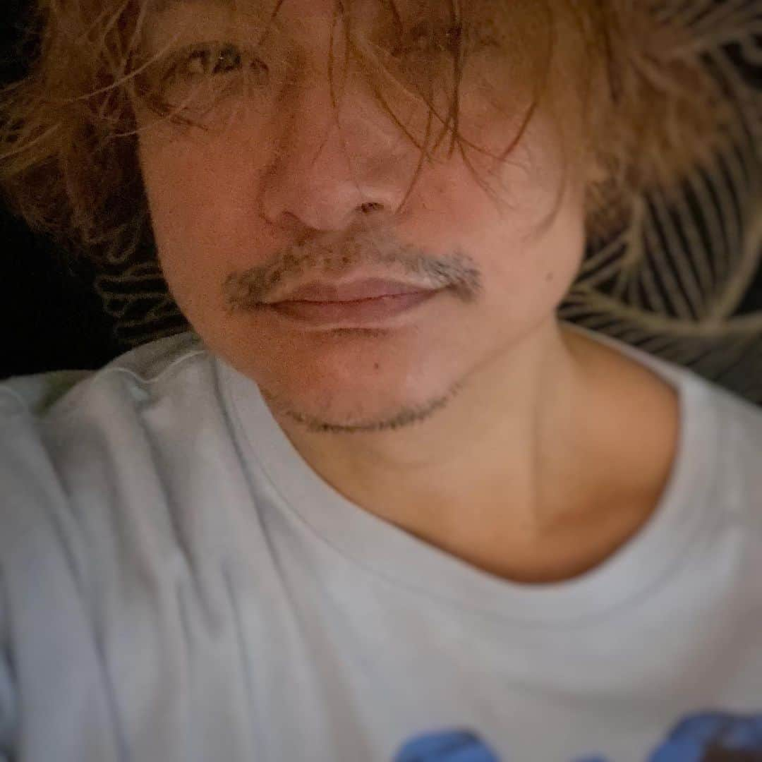 香取慎吾さんのインスタグラム写真 - (香取慎吾Instagram)「離れていても心はひとつ いっしょに がんばりましょう #香取慎吾 #stayhome  #ステイホーム週間  #アイシテマース」4月29日 16時00分 - katorishingo_official