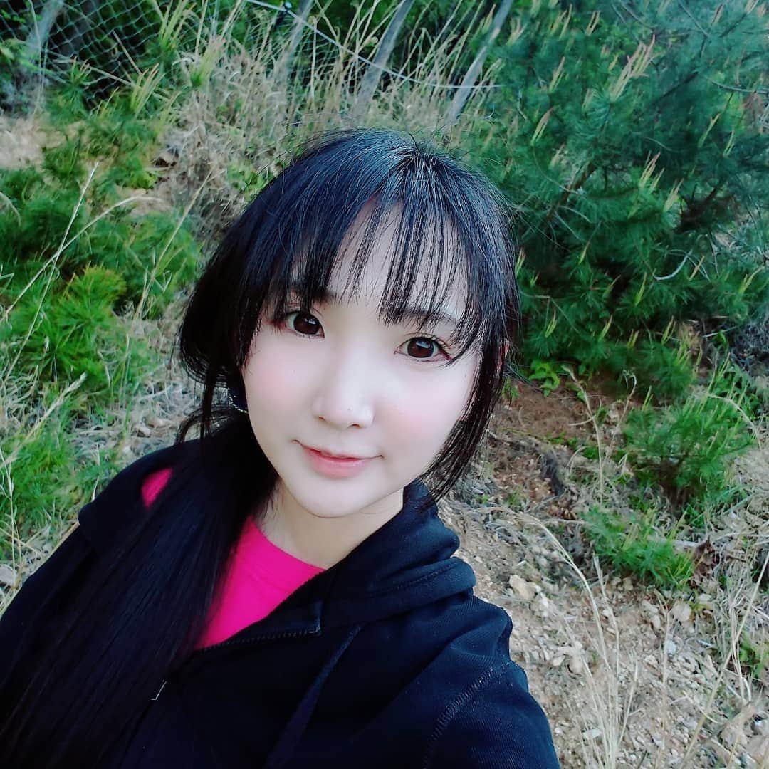 なつ葵さんのインスタグラム写真 なつ葵instagram 聴こえづらいかもしれませんが ウグイスが上手に鳴いていました 田舎の風景 なつ葵 恵比寿マスカッツ 山登り ウグイス ホーホケキョ 新緑 自撮り女子 笑 4月29日 16時35分 Natsuki Taiyaki