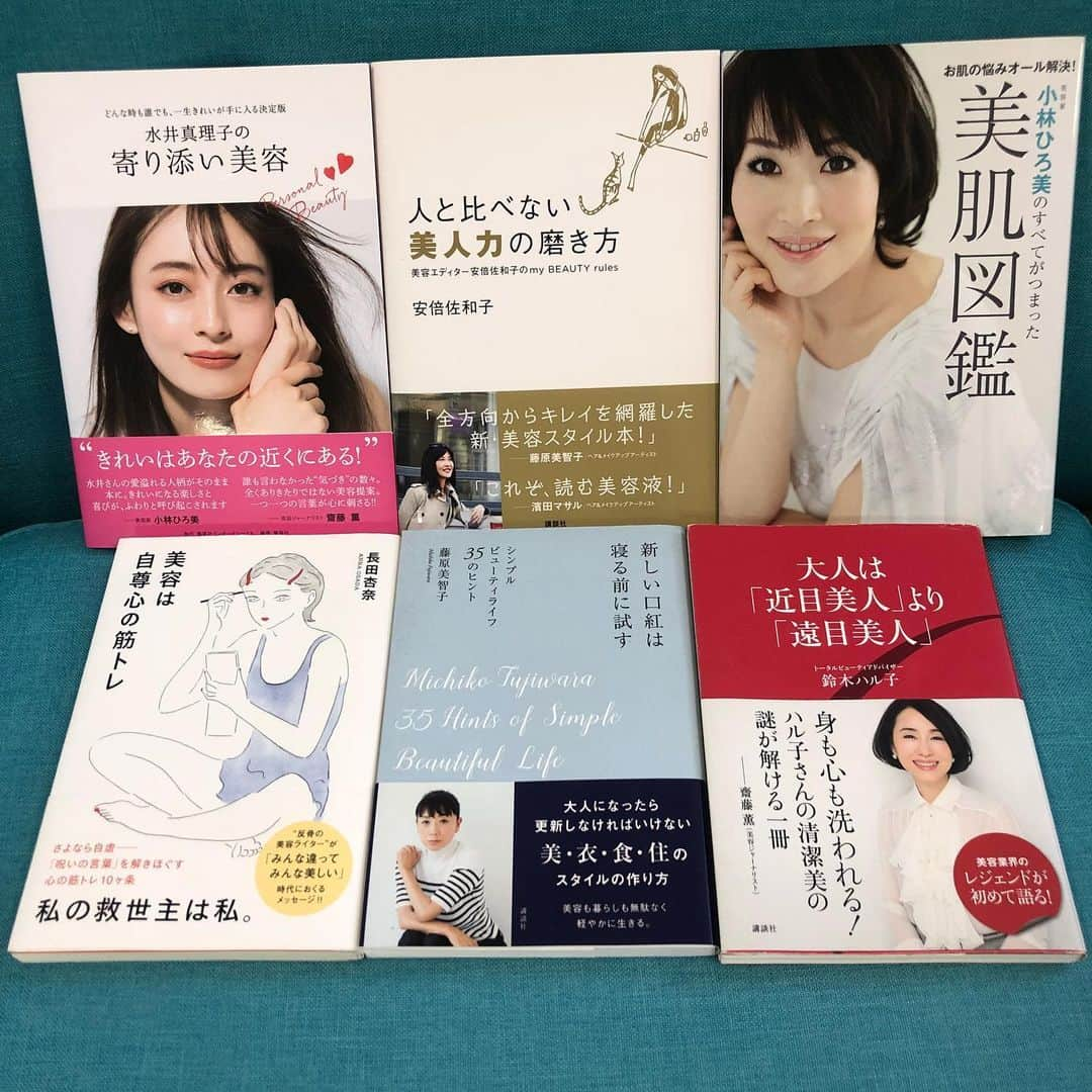 千吉良恵子さんのインスタグラム写真 - (千吉良恵子Instagram)「#bookcoverchallenge  #美の賢者達 #一挙にご紹介 ⭐️⭐️⭐️⭐️⭐️⭐️⭐️⭐️⭐️⭐️⭐️⭐️ 私は幸せ者です😆 私の回りにはこんなに素晴らしい美の賢者達がいらっしゃいます⭐️ 公私共々に沢山刺激を頂いている（ありがとうございます☺️🍀）女性としてもお手本にしたい方々です⭐️言葉が心にしみます、ささります！そしてエネルギーも優しさももらえます🍀コロナで自粛生活をされている方々今こそ美しさを磨く時間を頂いたと思って美の賢者達の言葉に耳を傾けて美しさのアップデートをしましょう！⭐️皆さん頑張って❣️#ビューティチャレンジ#チャンス！ そして私の#ブックカバーチャレンジ をこれにて終了させて頂きます😊🍀 最後のバトンを渡すのは今日紹介した賢者の一人  #長田杏奈ちゃん に @osadanna にお渡しします杏奈ちゃん宜しく❣️😊💕#おこもり美容 🍀🍀🍀🍀🍀🍀🍀🍀🍀🍀🍀🍀🍀🍀🍀 左下から #美容は自尊心の筋トレ #長田杏奈 @osadanna  #新しい口紅は寝る前に試す #藤原美智子 @michiko.life  #大人は近目美人より遠目美人  #鈴木ハル子 #寄り添い美容 #水井真理子 @mariko_mizui  #人と比べない美人力の磨き方 #安倍佐和子 @abesawakobeauty  #美肌図鑑#小林ひろ美 @hiromi_kobayashi__ ＊＊＊＊＊＊＊＊＊＊＊＊＊＊＊＊ ７日間ブックカバーチャレンジとは これは読書文化の普及に貢献するためのチャレンジで好きな本を1日に一冊７日間投稿ルールは本についての説明は必要なく表紙画像だけをアップ ＊＊＊＊＊＊＊＊＊＊＊＊＊＊＊＊」4月29日 16時39分 - chigirakeiko