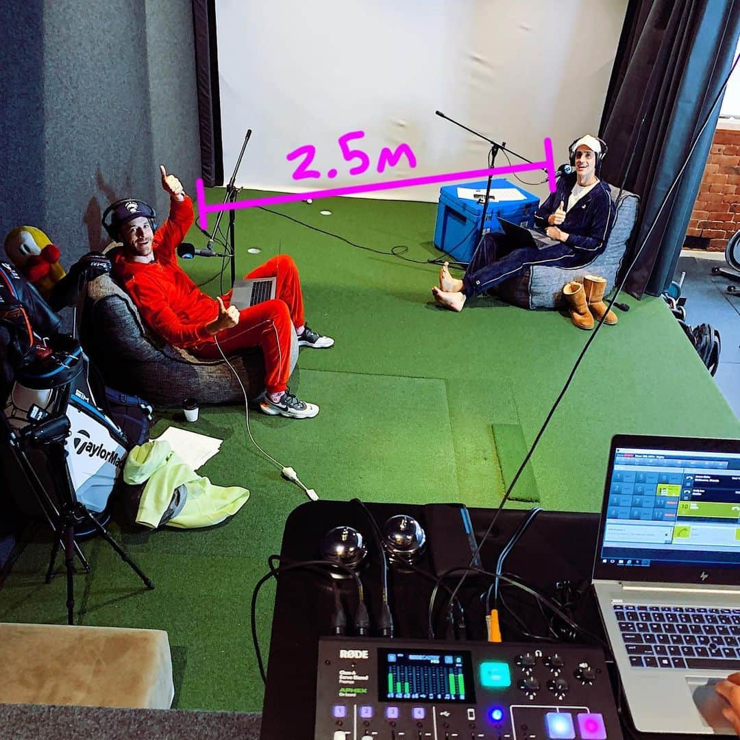 Hamish & Andyさんのインスタグラム写真 - (Hamish & AndyInstagram)「We recorded our podcast from Andy’s house today, at the extra safe social distance 2.5m. Out tomorrow!  Stay safe.」4月29日 17時14分 - hamishandandy