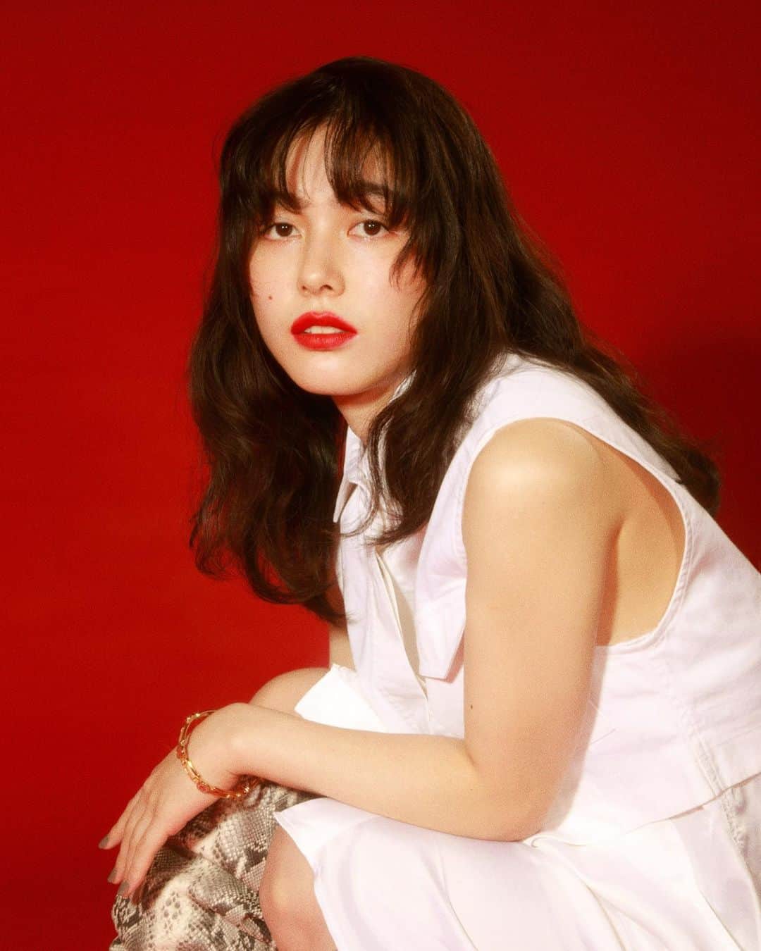 のインスタグラム：「ライヴ配信ストリーミングサービス #SHOWROOM と世界のラグジュアリーブランドを手の届きやすいプライスで購入できるファッションサイト @giltjapan 、そしてNYLONがオーディションを開催し、準グランプリにあいざわ ひな(@002ah )が決定！　GILTで購入できる洋服を身にまといクールな表情で私達を驚かせてくれた期待のルーキーを目撃して♡  #nylonjapan #nylonjp #nylon #showroom #gilt #giltjapan #audition #fashion #caelumjp」