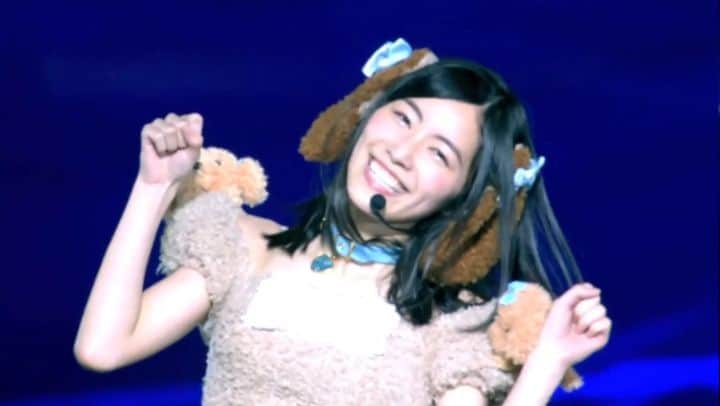 松井珠理奈のインスタグラム：「【SKE48 — Koutei no Koinu】  “Koutei no Koinu” is a song from Team KII 3rd Stage Ramune no Nomikata.  The center is Matsui Jurina.  Takayanagi Akane and Yakata Miki.」