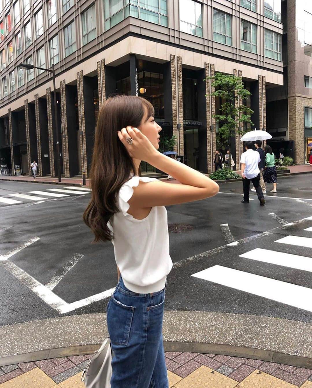 岡部あゆみさんのインスタグラム写真 - (岡部あゆみInstagram)「throwback🥤🌺﻿ 今日はひたすらジュエリーボックスの整理整頓💍ずっと手入れしていなくて大変な事になってると思っていたけど プラチナだけ全くくすんでいなくてびっくり👏🏻天然素材の力ってすごい✨(シルバーやホワイトゴールドも好きだけどくすむのが難点..)早く着けてお出掛けしたいな🌞﻿ ﻿ #思い出投稿#プラチナ#プラチナジュエリー#一生もの#ステイホーム#お家時間#ひきこもり記録更新中」4月29日 17時36分 - ayumi_okabe